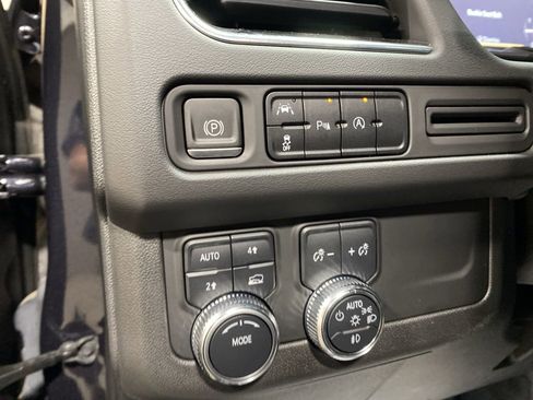 Used 2023 GMC Yukon XL SLT AWD/4WD image 22