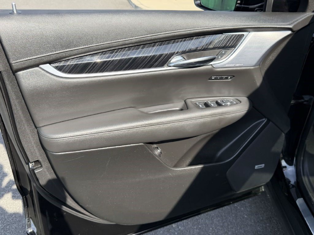 Certified 2025 Cadillac XT6 Premium Luxury w/ Technology Package AWD/4WD image 18