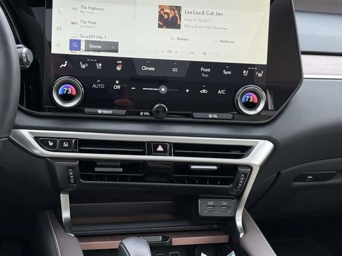 Used 2025 Lexus RX 450h Luxury w/ Convenience Package image 19