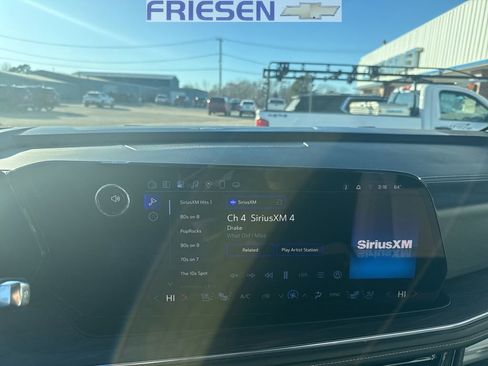 Used 2025 Chevrolet Suburban Premier image 18