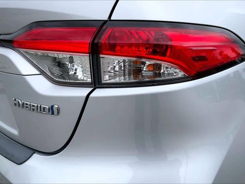 Used 2021 Toyota Corolla LE FWD image 30