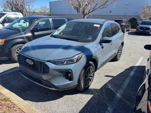 Used 2025 Ford Escape SE w/ PHEV Premium Package image 6