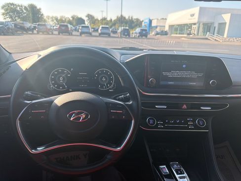 Used 2020 Hyundai Sonata SEL w/ Convenience + Sunroof Package FWD image 9