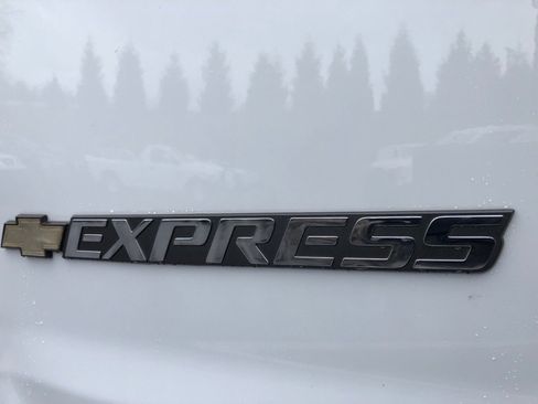 Used 2024 Chevrolet Express 2500 w/ Driver Convenience Package image 15