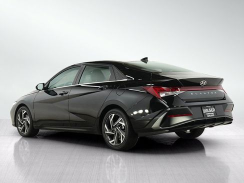 Used 2025 Hyundai Elantra SEL FWD image 3