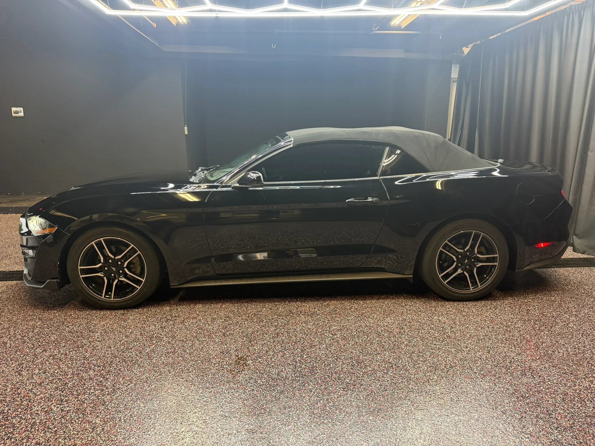 Used 2020 Ford Mustang Premium RWD image 5