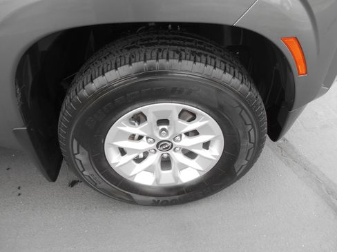 Used 2024 Nissan Frontier SV w/ Technology Package RWD image 17