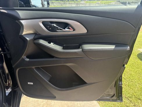 Used 2019 Chevrolet Traverse LT w/ LT Premium Package AWD/4WD image 14