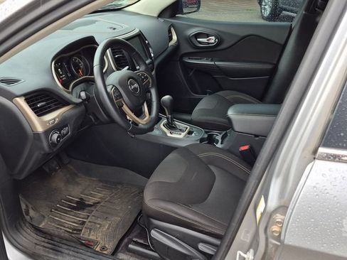 Used 2016 Jeep Cherokee Latitude AWD/4WD image 12