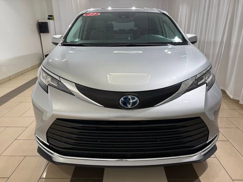 Used 2023 Toyota Sienna XLE image 8