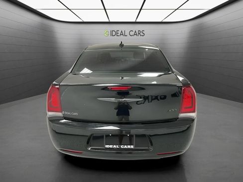 Used 2022 Chrysler 300 Touring w/ Sport Appearance Package RWD image 6