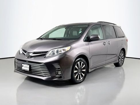 Used 2019 Toyota Sienna XLE image 1