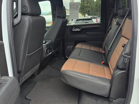 Used 2025 Chevrolet Silverado 2500 High Country w/ Technology Package image 17