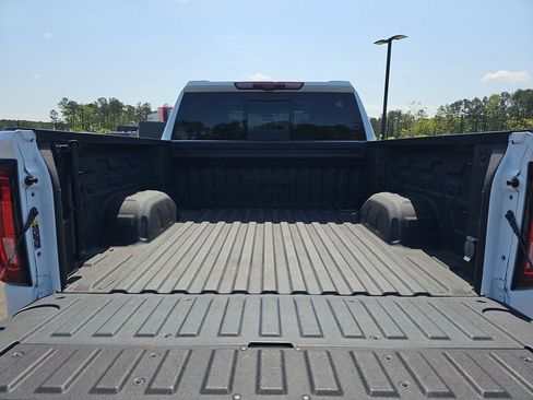 Used 2024 GMC Sierra 1500 AT4 w/ Technology Package AWD/4WD image 16