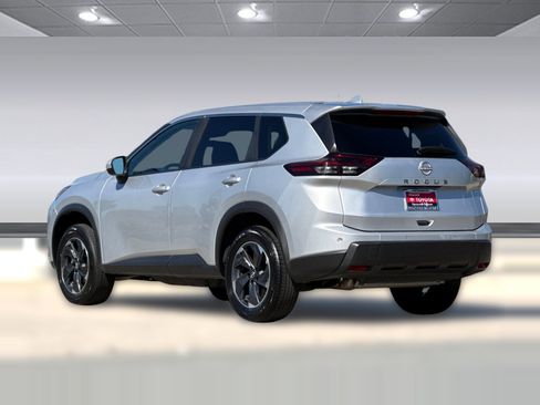 Used 2025 Nissan Rogue SV FWD image 3