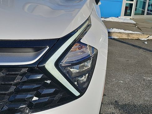 Used 2023 Kia Sportage EX image 9