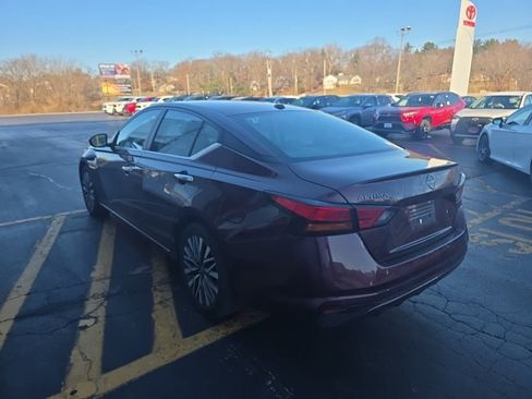 Used 2024 Nissan Altima 2.5 SV image 6