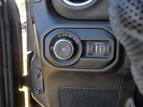 Used 2019 Jeep Wrangler Unlimited Sahara w/ Quick Order Package 24M Moab AWD/4WD image 25