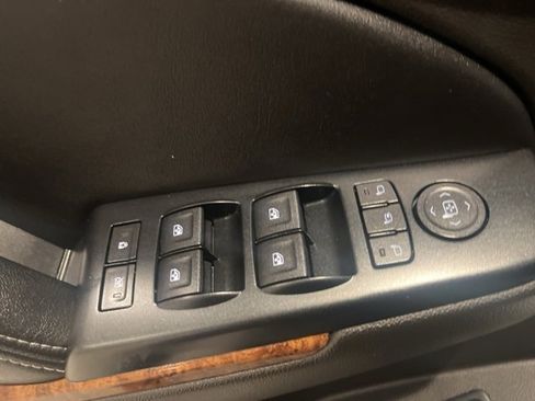 Used 2015 Chevrolet Suburban LTZ image 11