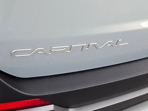 Used 2025 Kia Carnival SX Prestige FWD image 12