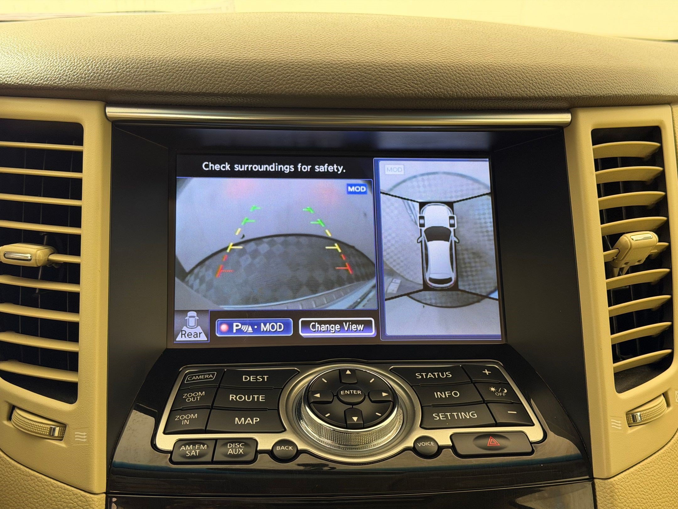 Used 2016 INFINITI QX70 AWD w/ Premium Package image 18