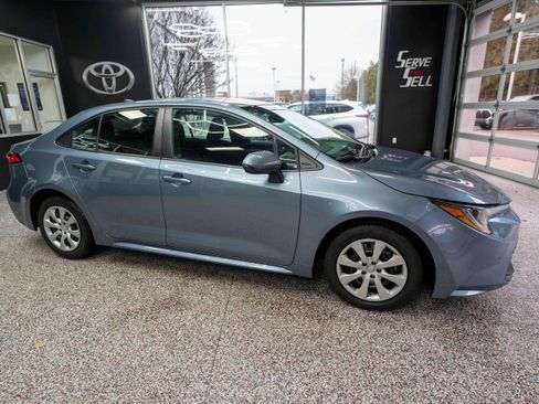 Used 2023 Toyota Corolla LE image 5