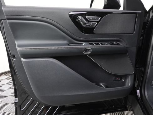 New 2026 Lincoln Aviator AWD w/ Jet Appearance Package image 22