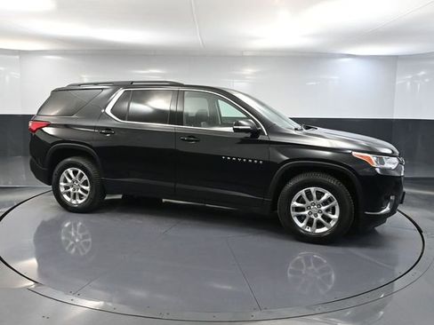 Used 2020 Chevrolet Traverse LT w/ Driver Confidence II Package AWD/4WD image 4