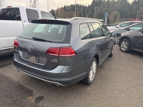 Used 2018 Volkswagen Golf Alltrack SE image 5