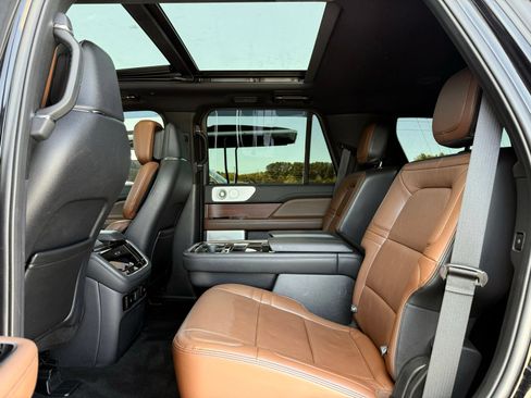 Used 2023 Lincoln Navigator Reserve AWD/4WD image 21