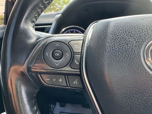 Used 2020 Toyota Camry SE image 19