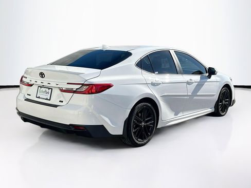 Used 2025 Toyota Camry SE image 9