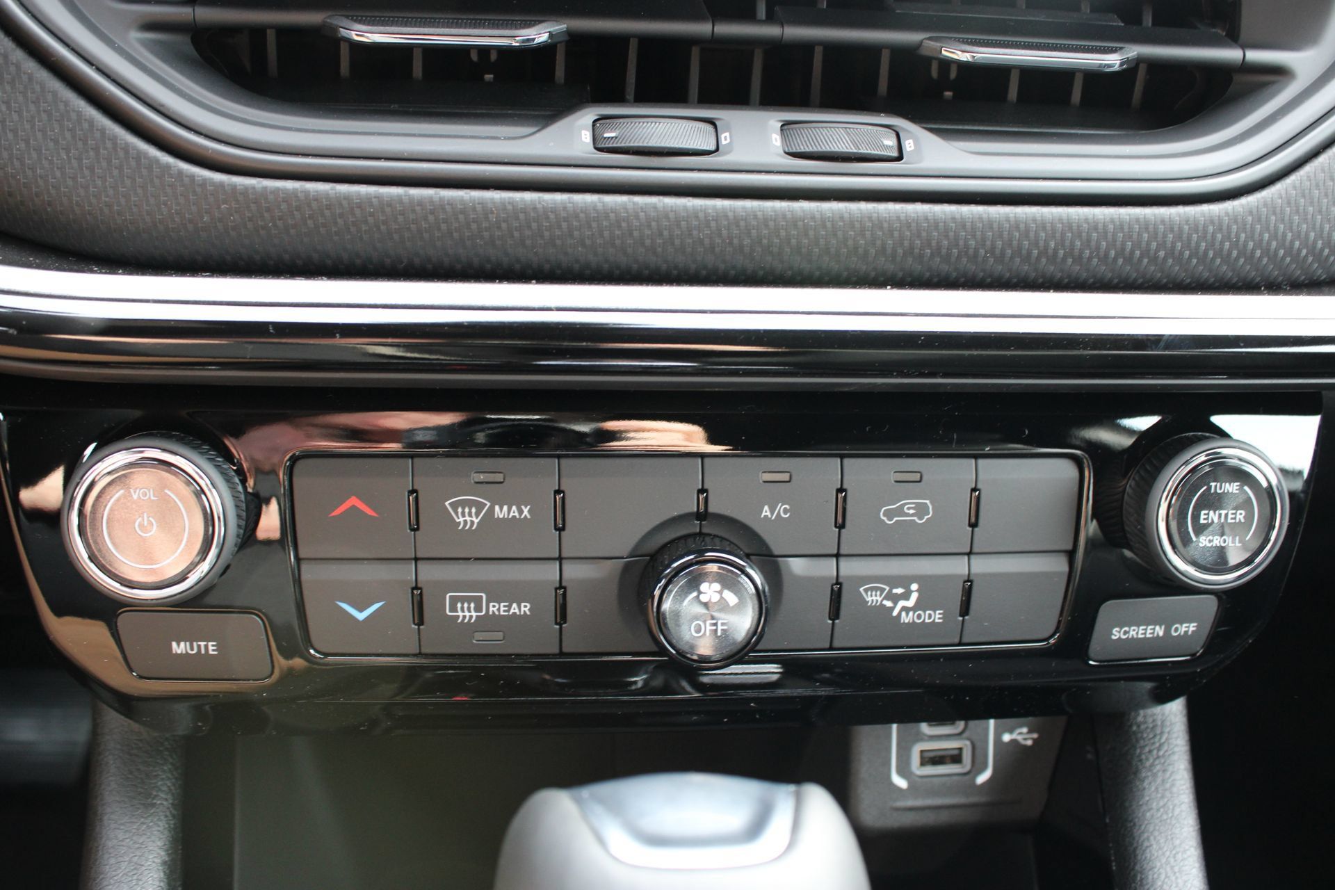New 2026 Jeep Compass Latitude AWD/4WD image 33