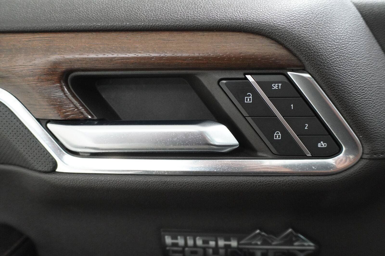 Used 2023 Chevrolet Silverado 1500 High Country w/ High Country Premium Package AWD/4WD image 27