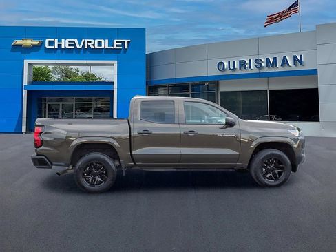 Used 2023 Chevrolet Colorado W/T RWD image 2