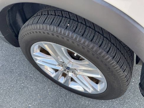 Used 2016 Ford Explorer XLT w/ Equipment Group 202A image 14