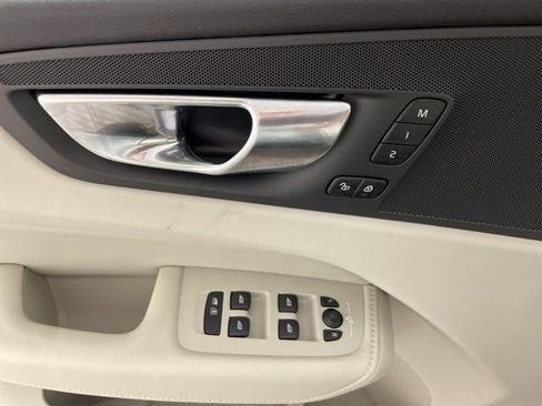 New 2025 Volvo XC60 T8 Plus w/ Protection Package Premier image 18