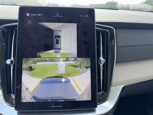 Used 2025 Volvo XC90 B6 Plus image 16