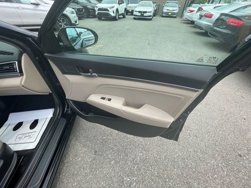 Used 2018 Hyundai Elantra SEL FWD image 19