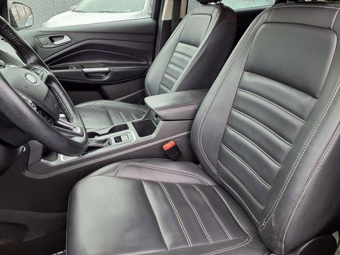 Used 2019 Ford Escape SEL image 3