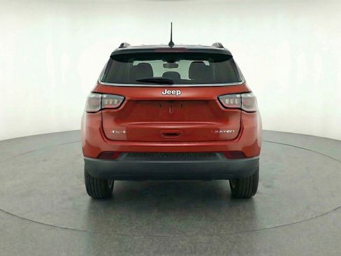 Used 2025 Jeep Compass Limited image 7