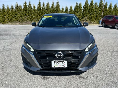 Used 2024 Nissan Altima 2.5 SV FWD image 8