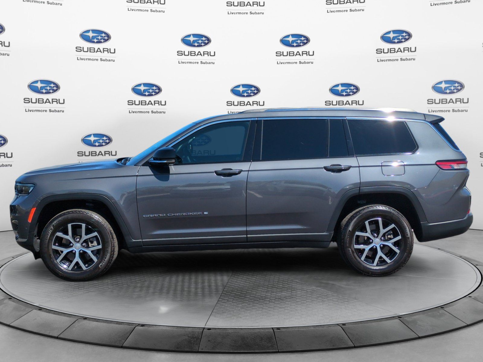 Used 2023 Jeep Grand Cherokee L Limited w/ Luxury Tech Group II AWD/4WD image 3