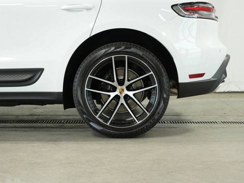Certified 2025 Porsche Macan AWD/4WD image 43