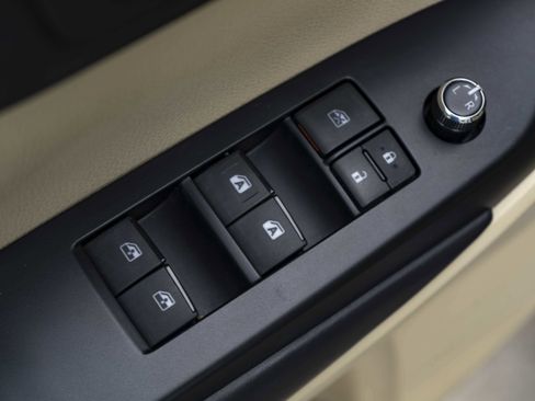 Used 2018 Toyota Highlander XLE FWD image 39