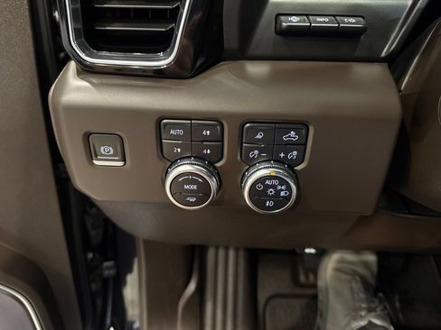 Used 2023 GMC Sierra 1500 Denali w/ Denali Reserve Package AWD/4WD image 34