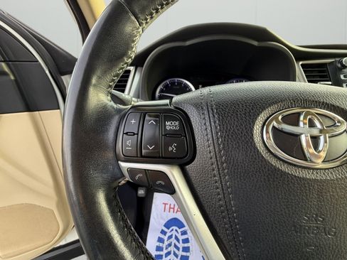 Used 2018 Toyota Highlander XLE image 28