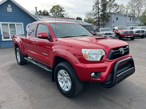 Used 2013 Toyota Tacoma 4x4 Access Cab V6 w/ TRD Sport Pkg image 9