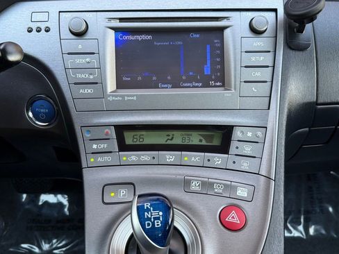 Used 2015 Toyota Prius Three FWD image 25