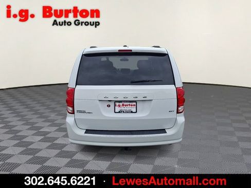 Used 2016 Dodge Grand Caravan SXT FWD image 5